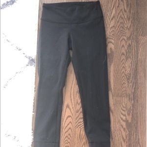 Lulu lemon capris black